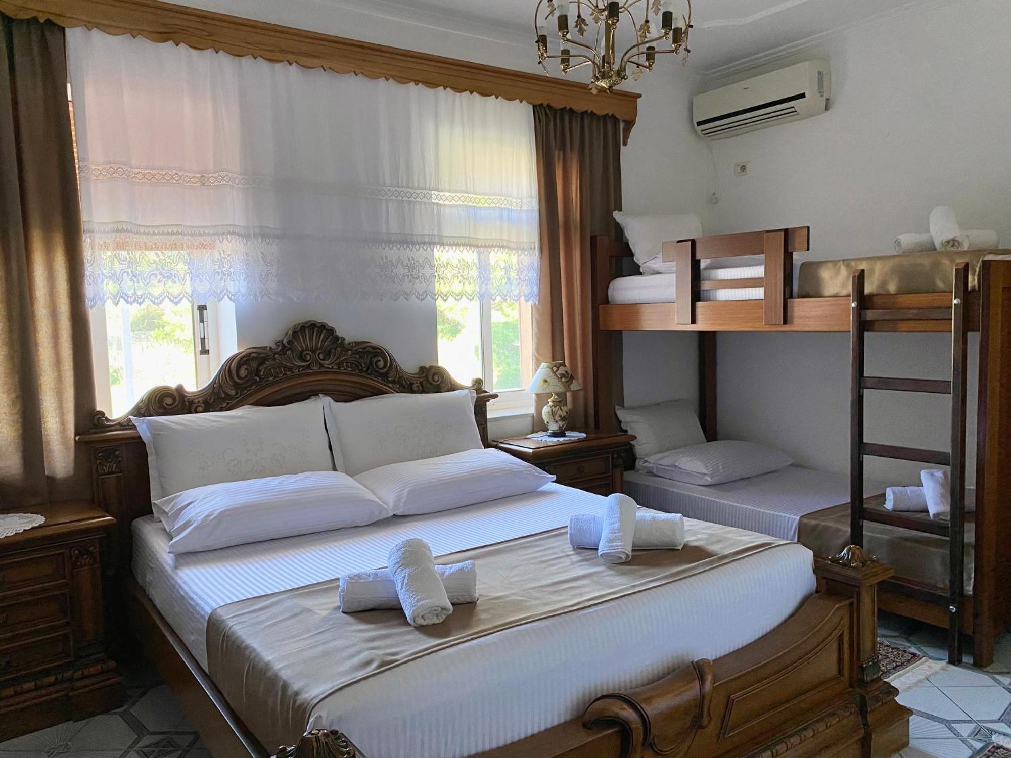 Yuri Guest House Gjirokaster Exterior photo