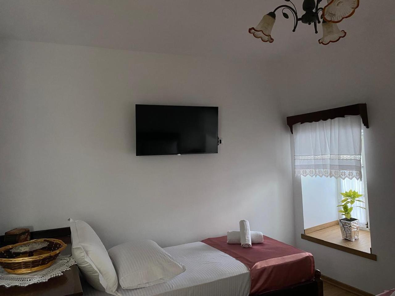 Yuri Guest House Gjirokaster Exterior photo