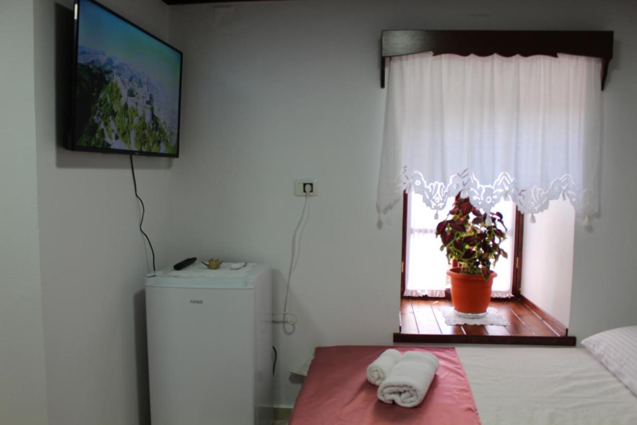 Yuri Guest House Gjirokaster Exterior photo
